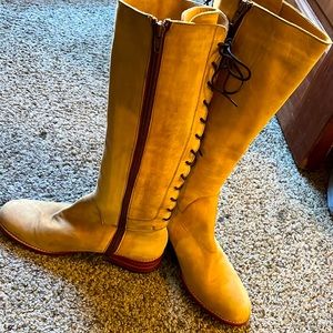 Canadian made Jean Paul Fortín tall suede tan boots